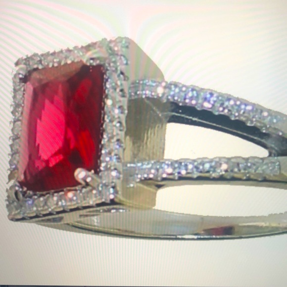Ruby 2.25 carat spilt shank diamond pave sterling silver oval cut size 6.5 - Picture 4 of 12